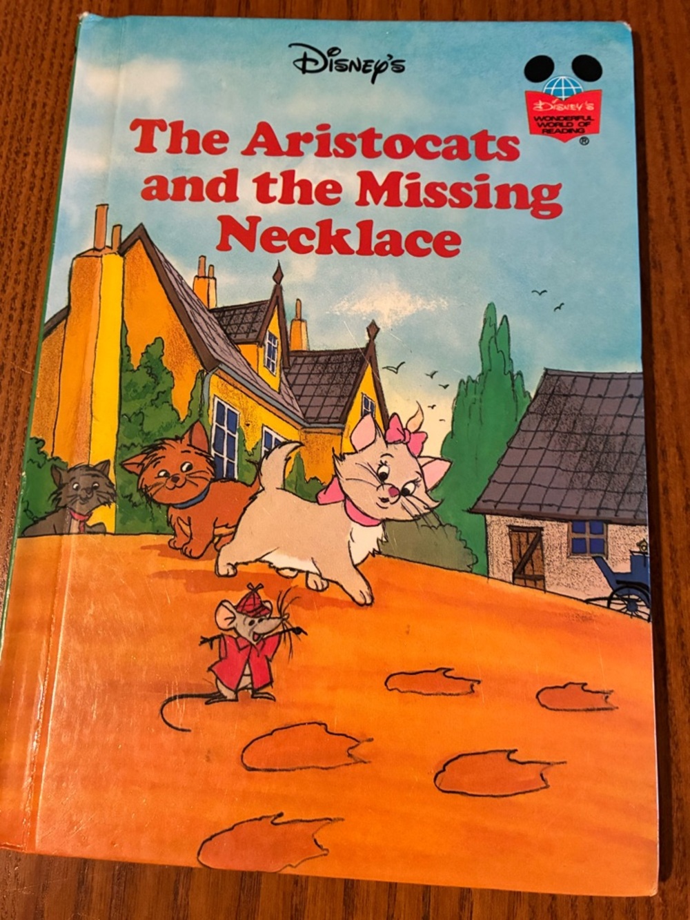 Disney The Aristocats and the Missing Necklace  Book